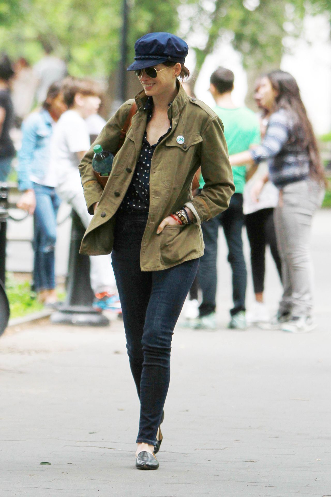 Anne Hathaway Street Style - Out in NYC, May 2015 • CelebMafia