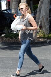 Chloe Grace Moretz in Jeans - Picking up Some Food to go in Beverly Hills