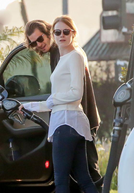 Emma Stone at a Gas Station in Los Angeles, May 2015