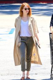 Emma Stone Grocery Shopping at Ralph