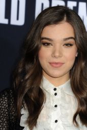 Hailee Steinfeld – Pitch Perfect 2 Premiere in Los Angeles