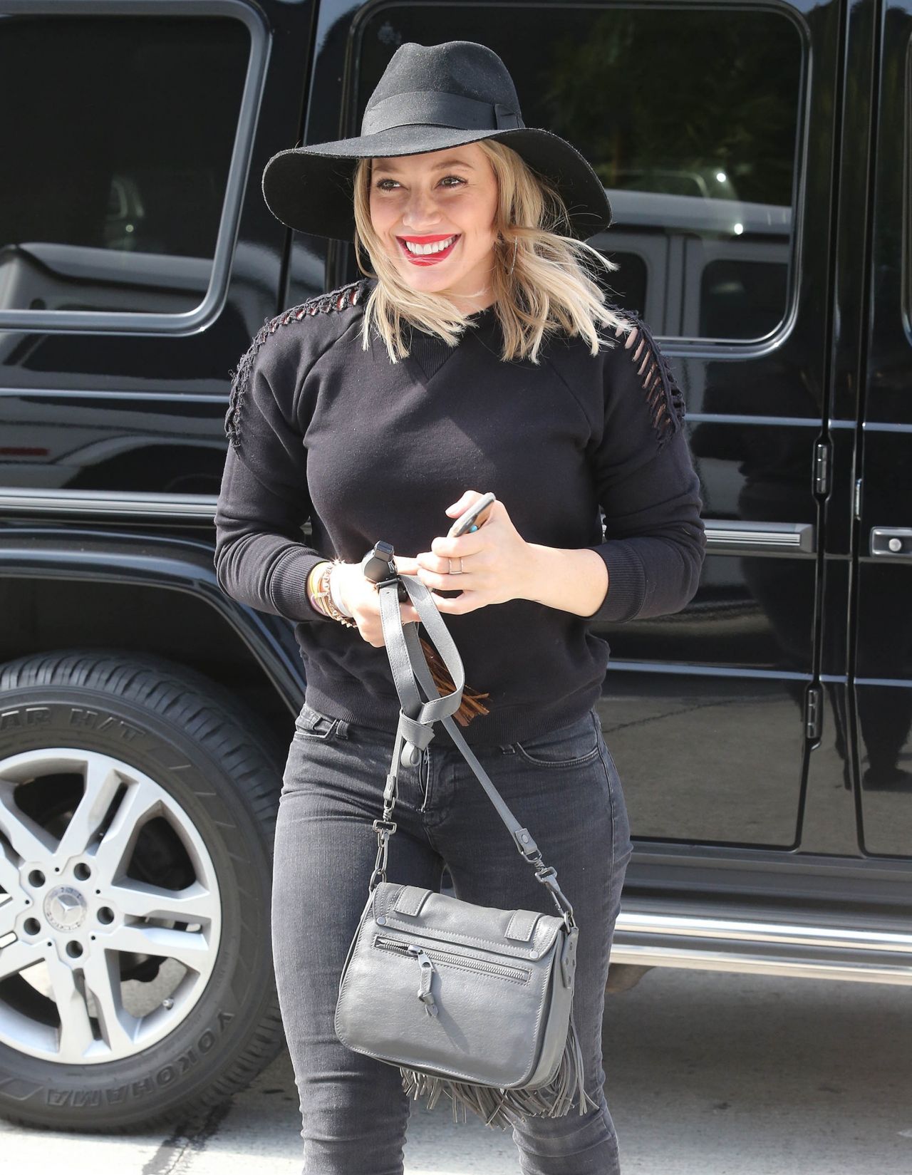hilary-duff-in-tight-jeans-out-in-west-hollywood-may-2015_9.