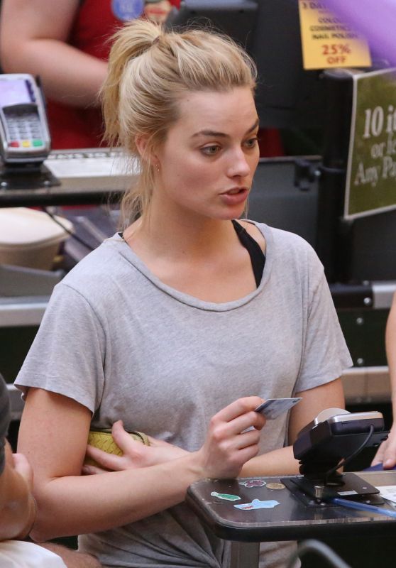 Margot Robbie Shopping at Whole Foods in Toronto, May 2015