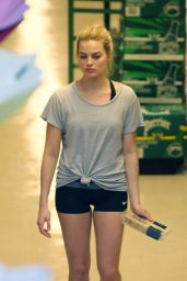 Margot Robbie Shopping at Whole Foods in Toronto, May 2015