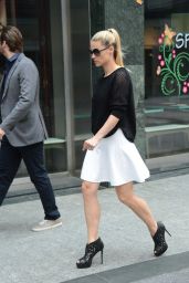 Michelle Hunziker Style - Have Lunch With Friends at Cafe Trussardi, May 2015