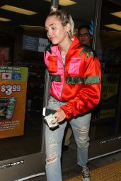 Miley Cyrus - Stopping by a Gas Station in Los Angeles, May 2015