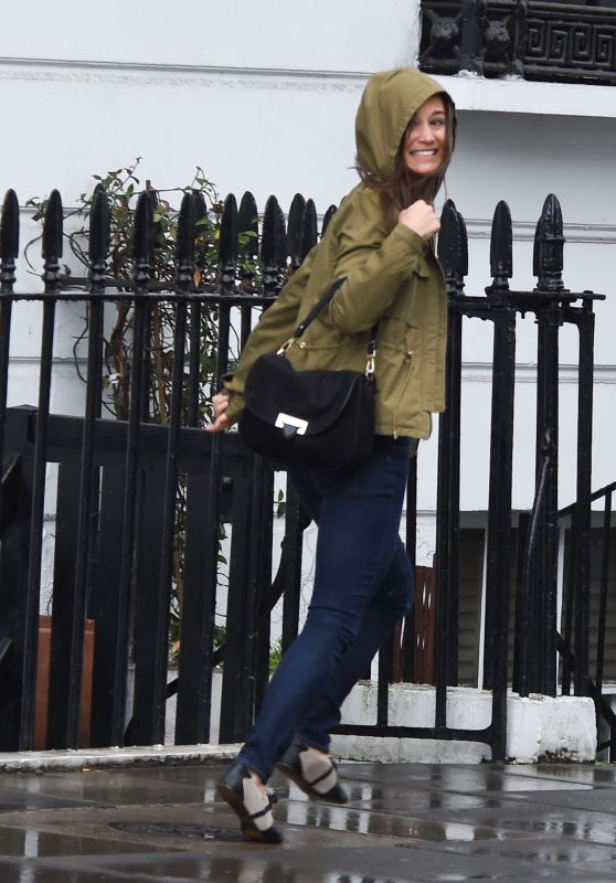Pippa Middleton -On the Kings Road in Chelsea, April 2015