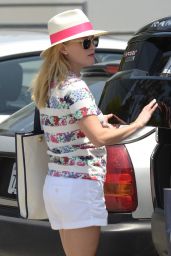 Reese Witherspoon - Shopping at Sephora in Santa Monica, May 2015