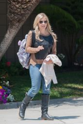 Sarah Michelle Gellar Casual Style - Out in Los Angeles, May 2015
