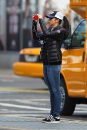 Sarah Silverman - Taking Photos in New York, April 2015