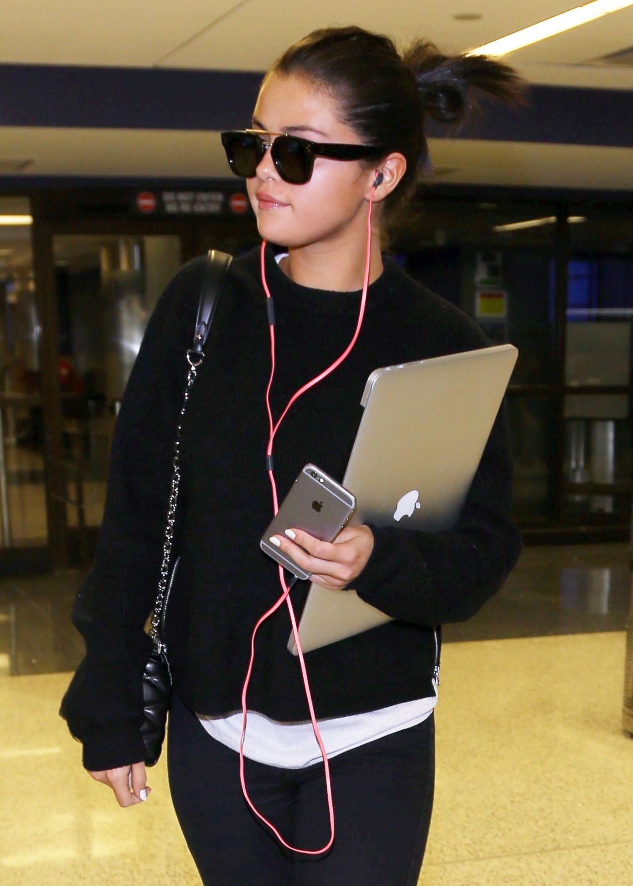 Selena Gomez LAX Airport June 23, 2015 – Star Style