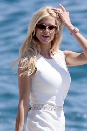Victoria Silvstedt at the Hotel du Cap-Eden-Roc in Cannes, May 2015