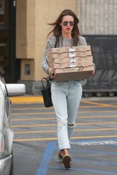 Alessandra Ambrosio Picking up Some Pizza in Pacific Palisades, June 2015