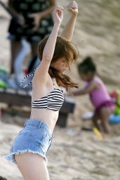 Anna Kendrick & Aubrey Plaza Bikini Pics - 