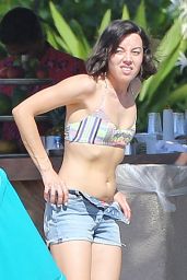 Aubrey Plaza Bikini Candids in Hawaii, June 2015