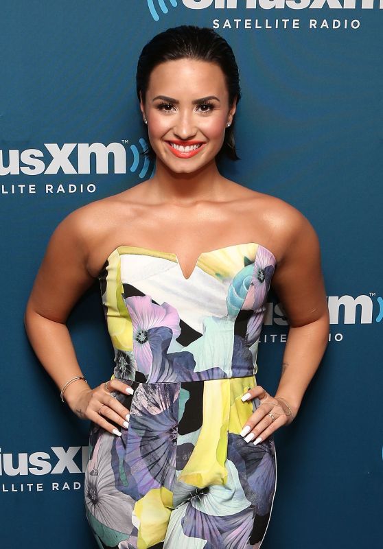 Demi Lovato Style - SiriusXM Studios in NYC, June 2015