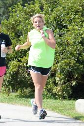 Jamie Lynn Spears - Jogging in Hammond, Lousiana