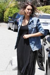 Jessica Alba Visits a Friend in Beverly Hills, June 2015