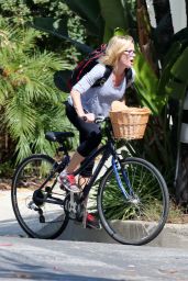 Julie Bowen - Bike Ride in Los Angeles, May 2015