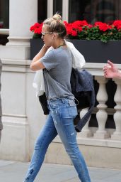 Kate Hudson in Jeans - Out in London, June 2015