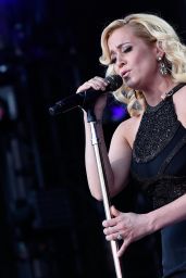 Kellie Pickler Performing at the CMA Festival in Nashville, June 2015