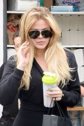 khloe-kardashian-leaving-a-hair-salon-after-getting-her-hair-done-in-beverly-hills-june-2015_2