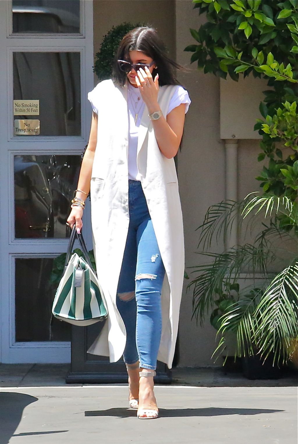 Kylie Jenner Leaving a Doctor's Office in Beverly Hills, June 2015 ...