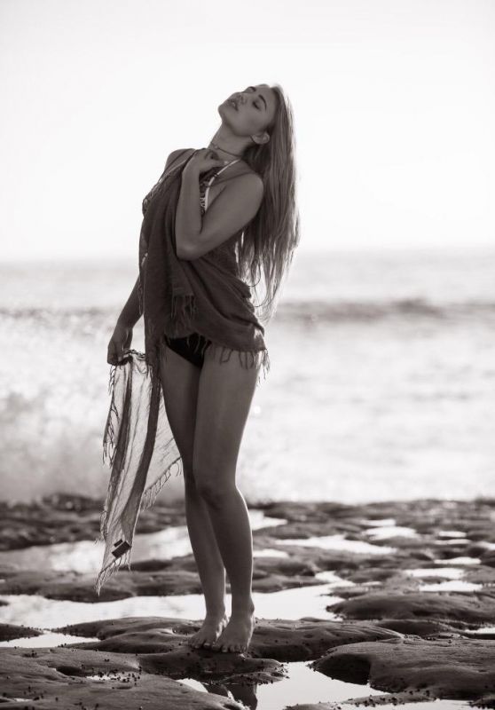 Lia Marie Johnson - Beach Photoshoot 2015