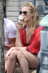 Margot Robbie Shows Her Ice Cream Licking Technique - Toronto, June 2015