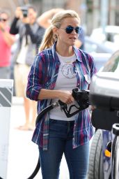 Reese Witherspoon Stops for Gas in Brentwood, June 2015