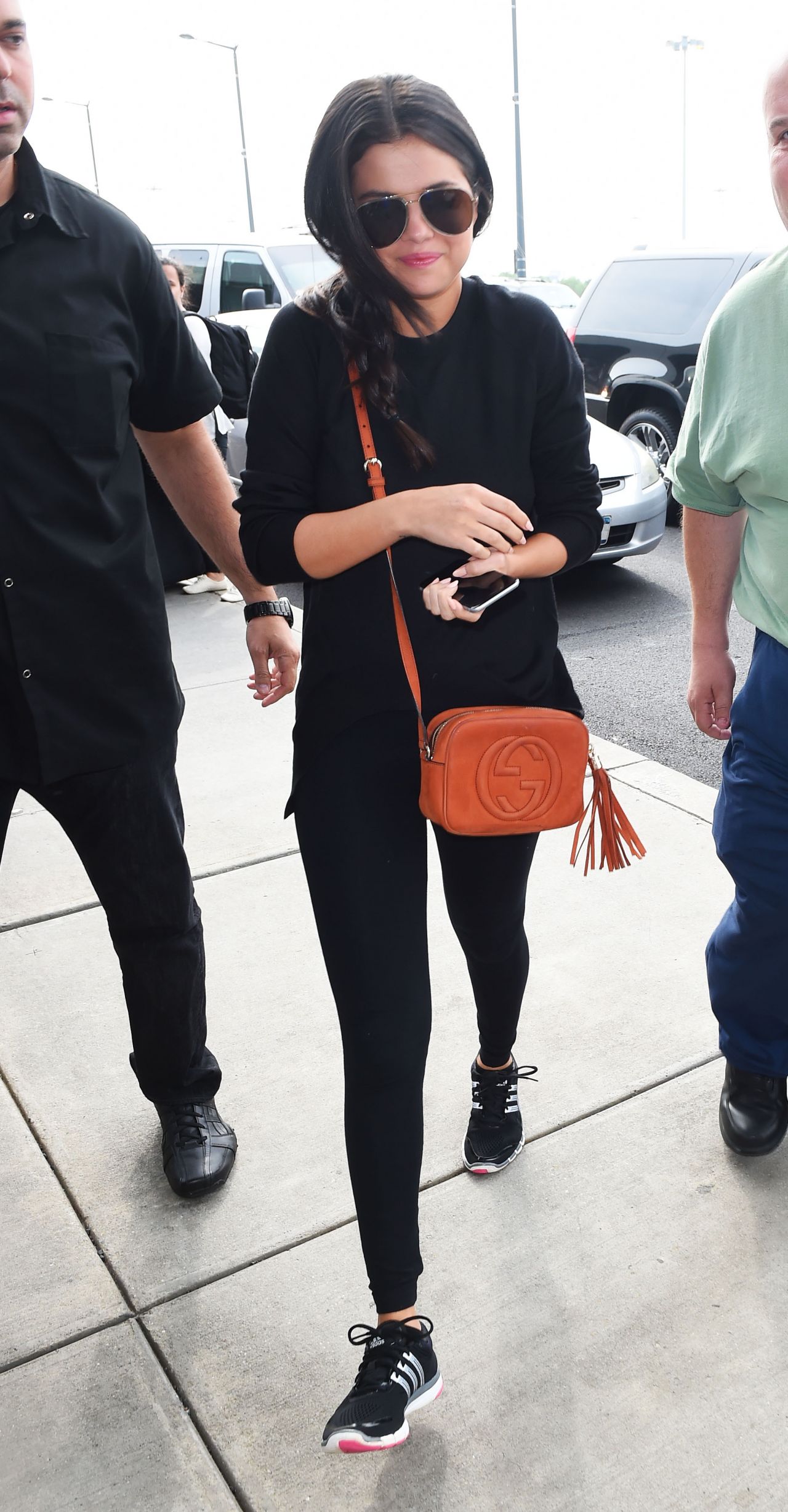 Selena Gomez Summer Airport Outfit - JFK Airport in NYC, June 2015 ...