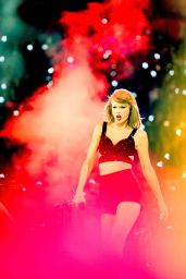 Taylor Swift - 1989 World Tour Concert in Manchester