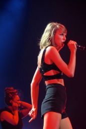 Taylor Swift Performing in Glasgow, June 2015