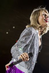 Taylor Swift Performing in Philadelphia, June 2015