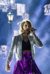 Taylor Swift Performing in Philadelphia, June 2015