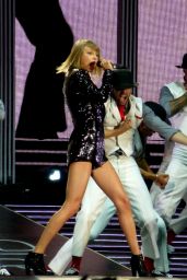 Taylor Swift Performs at 1989 World Tour Concert in Detroit - May 2015