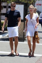 Alex Gerrard - Having Lunch out in Los Angeles - July 2015