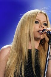 Avril Lavigne Performs at Special Olympics World Games 2015 Opening Night Ceremony in Los Angeles