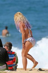 Britney Spears in a Bikini on the Beach in Hawaii, July 2015