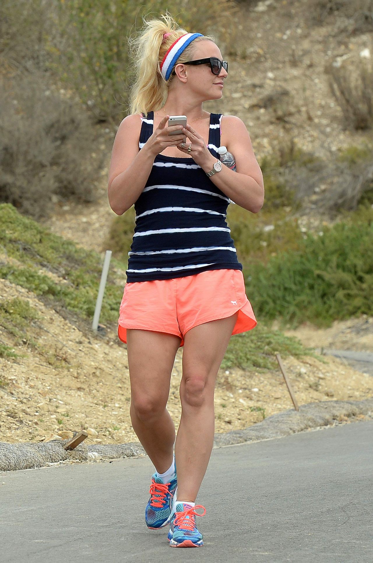 https://celebmafia.com/wp-content/uploads/2015/07/britney-spears-out-about-in-thousand-oaks-july-2015_9.jpg