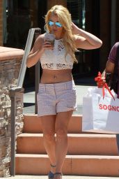 Britney Spears Summer Style - Leaving Sogno Boutique in Thousand Oaks, July 2015