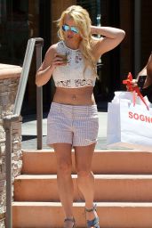 Britney Spears Summer Style - Leaving Sogno Boutique in Thousand Oaks, July 2015