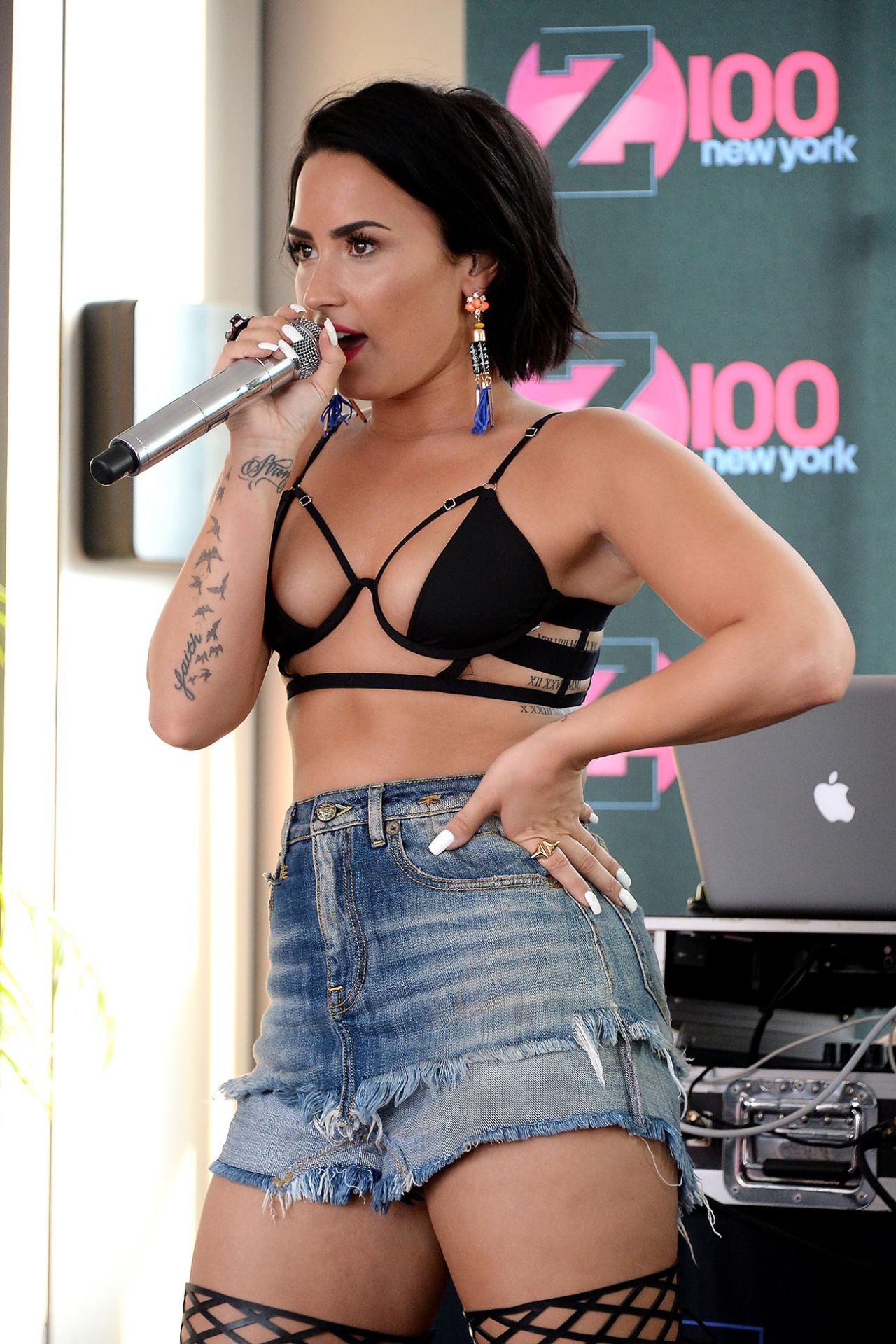 Demi Lovato is Hot - Cool for the Summer Pool Party Tour in New York.
