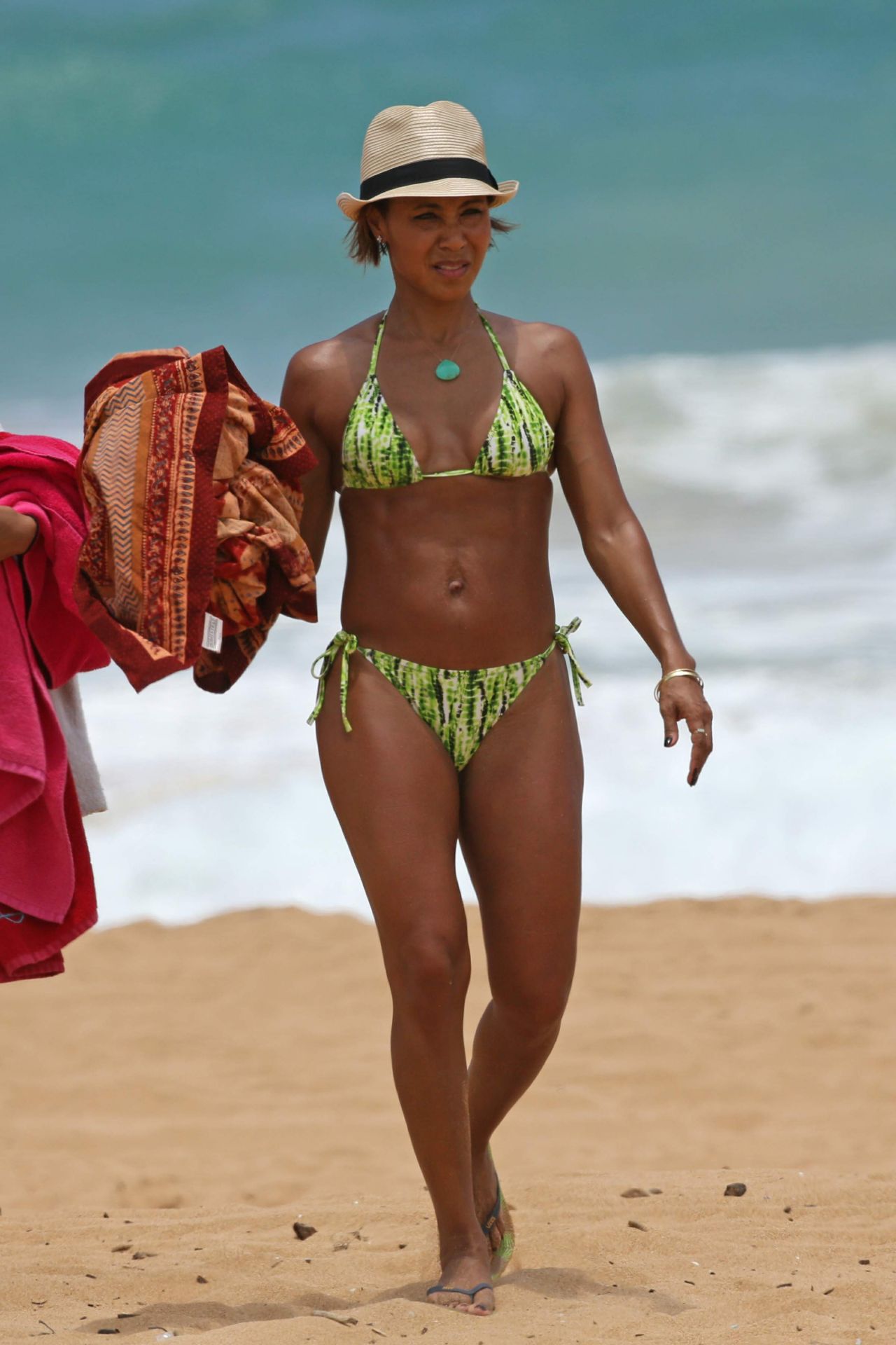 Jada Pinkett Smith In A Bikini On Vacation In Hawaii July 2015 • Celebmafia