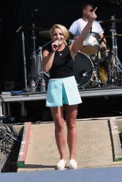 Jamie Lynn Spears Performs at Country Thunder USA - Day 3 In Twin Lakes, Wisconsin