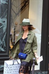 Jessica Alba Shopping in Paris, July 2015