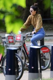 Kendall Jenner - Bike Ride in London