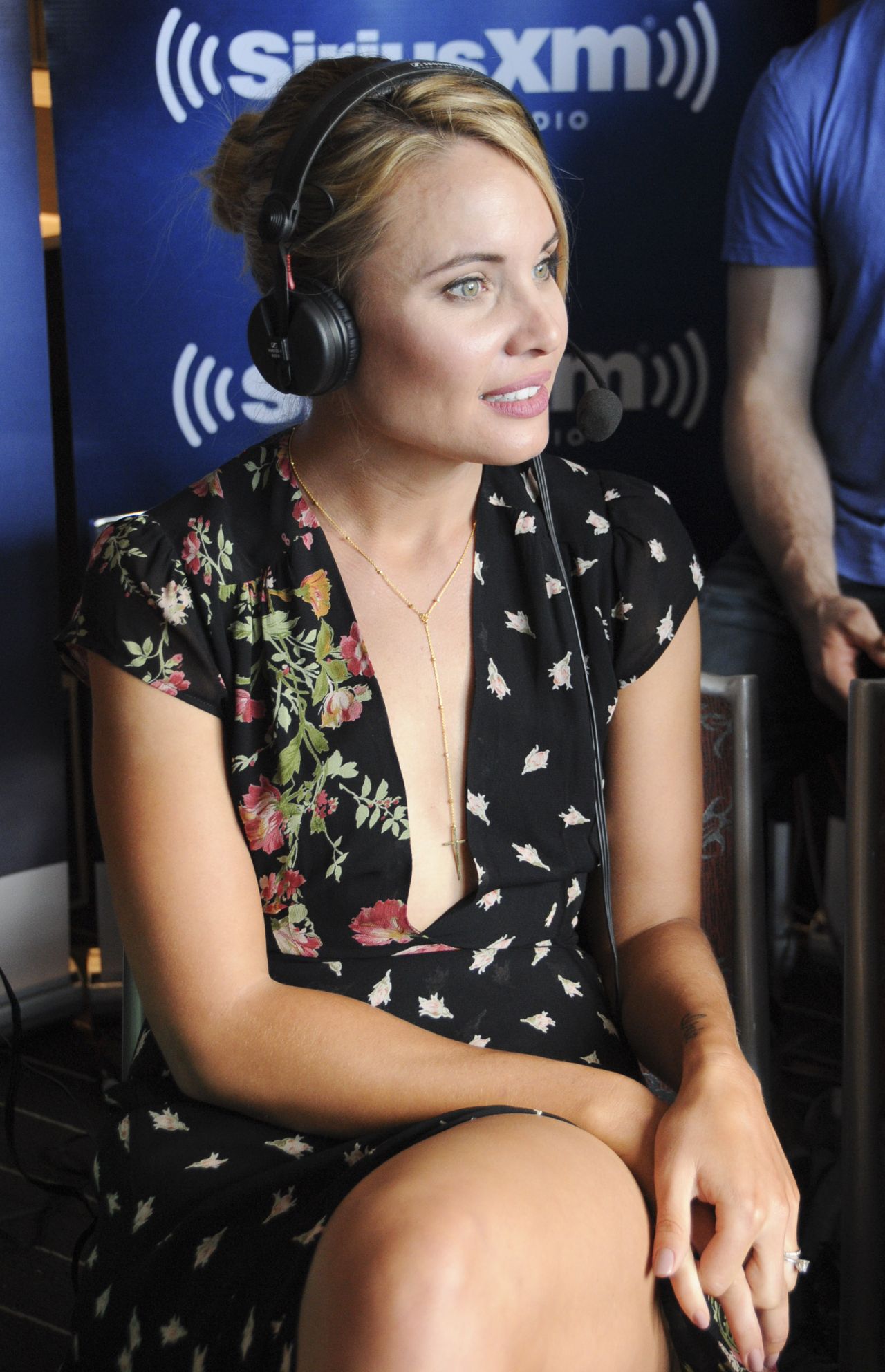 leah-pipes-siriusxm-s-ew-radio-channel-broadcasts-from-comic-con-in-san-die...