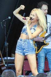 Pixie Lott Performs at Brentwood Festival in Essex, July 2015