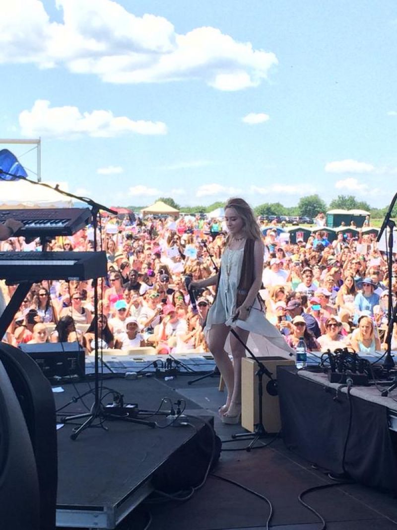 Sabrina Carpenter - 2015 Ballooning Festival in New Jersey • CelebMafia